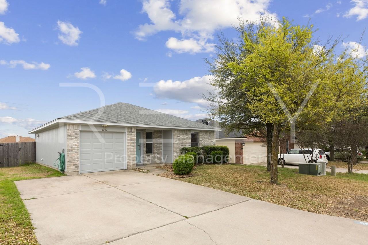 505 Shale Dr - Photo 3 of 32