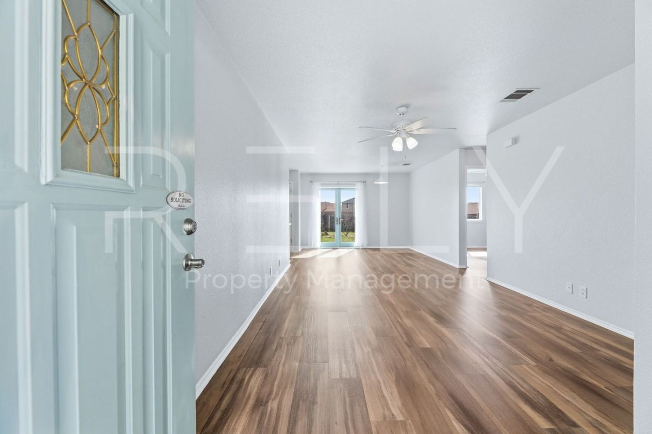 505 Shale Dr - Photo 6 of 32