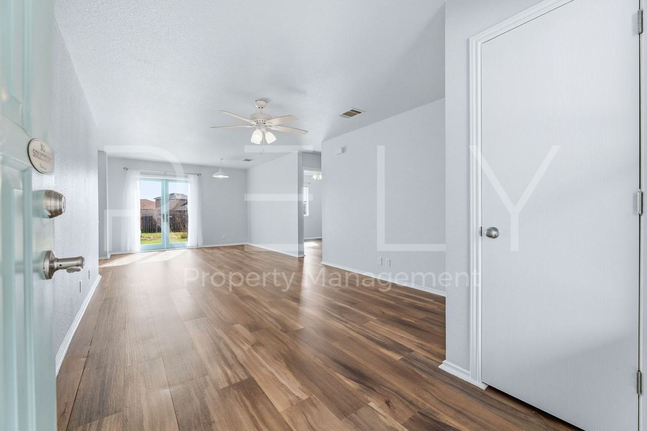 505 Shale Dr - Photo 7 of 32