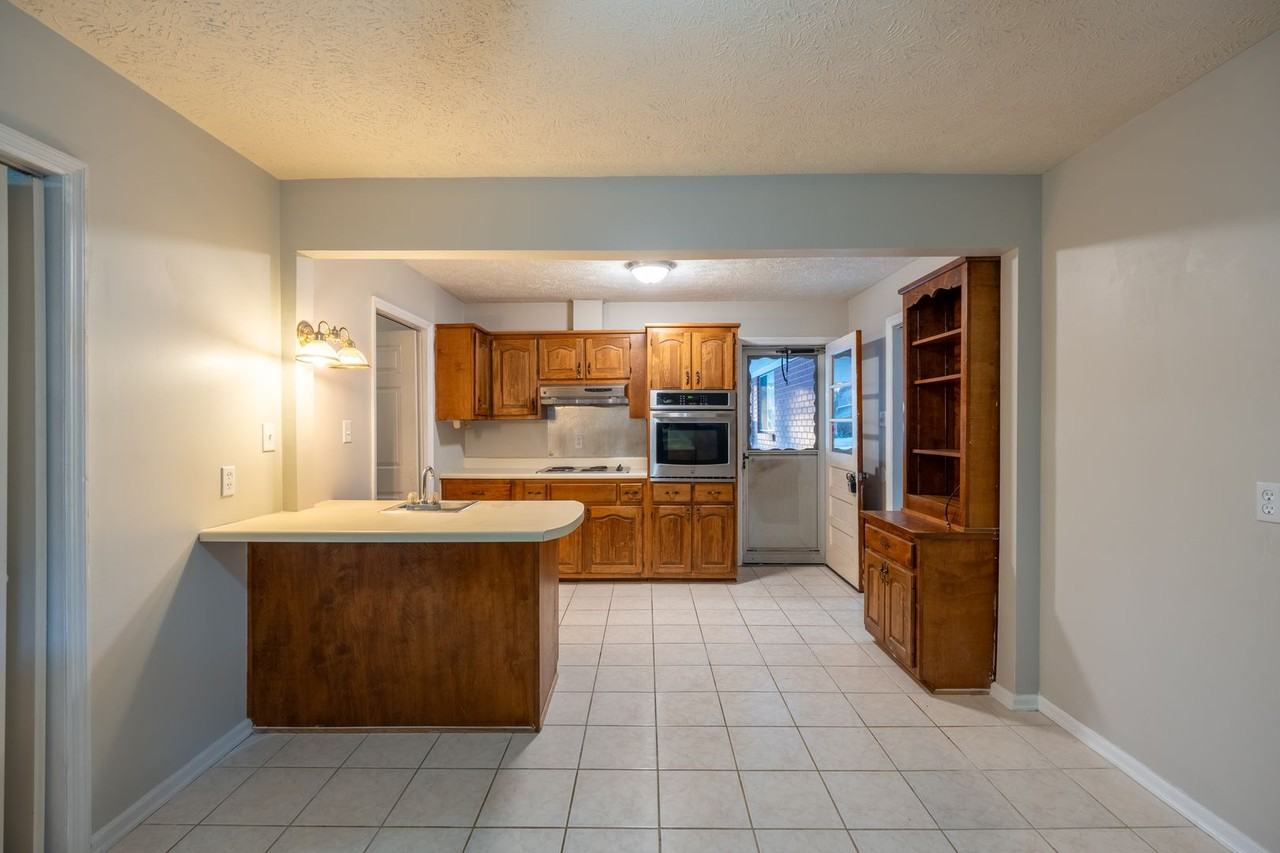 1802 Olympia Ct - Photo 6 of 26