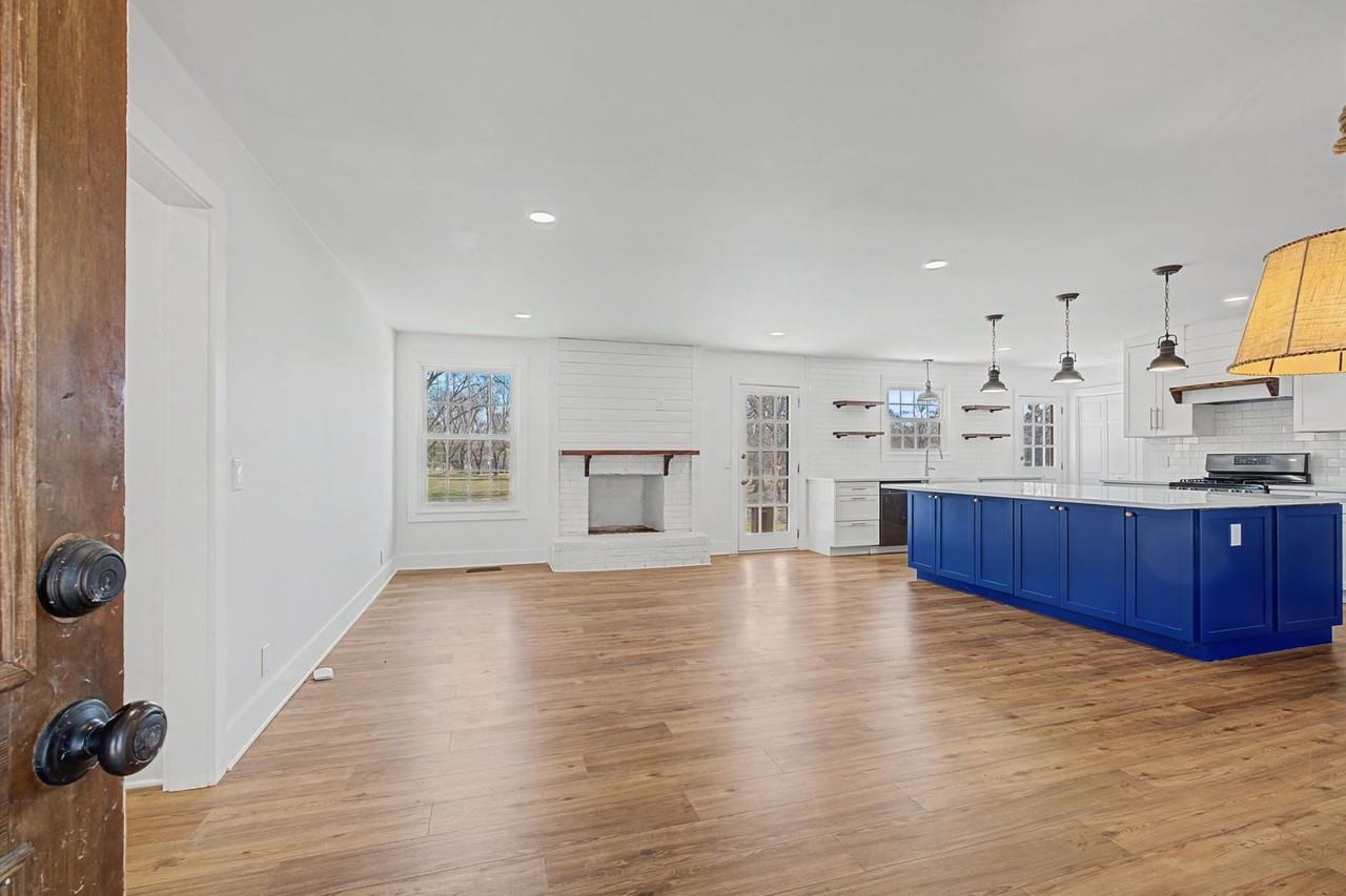 2707 Cages Bend Rd - Photo 5 of 34