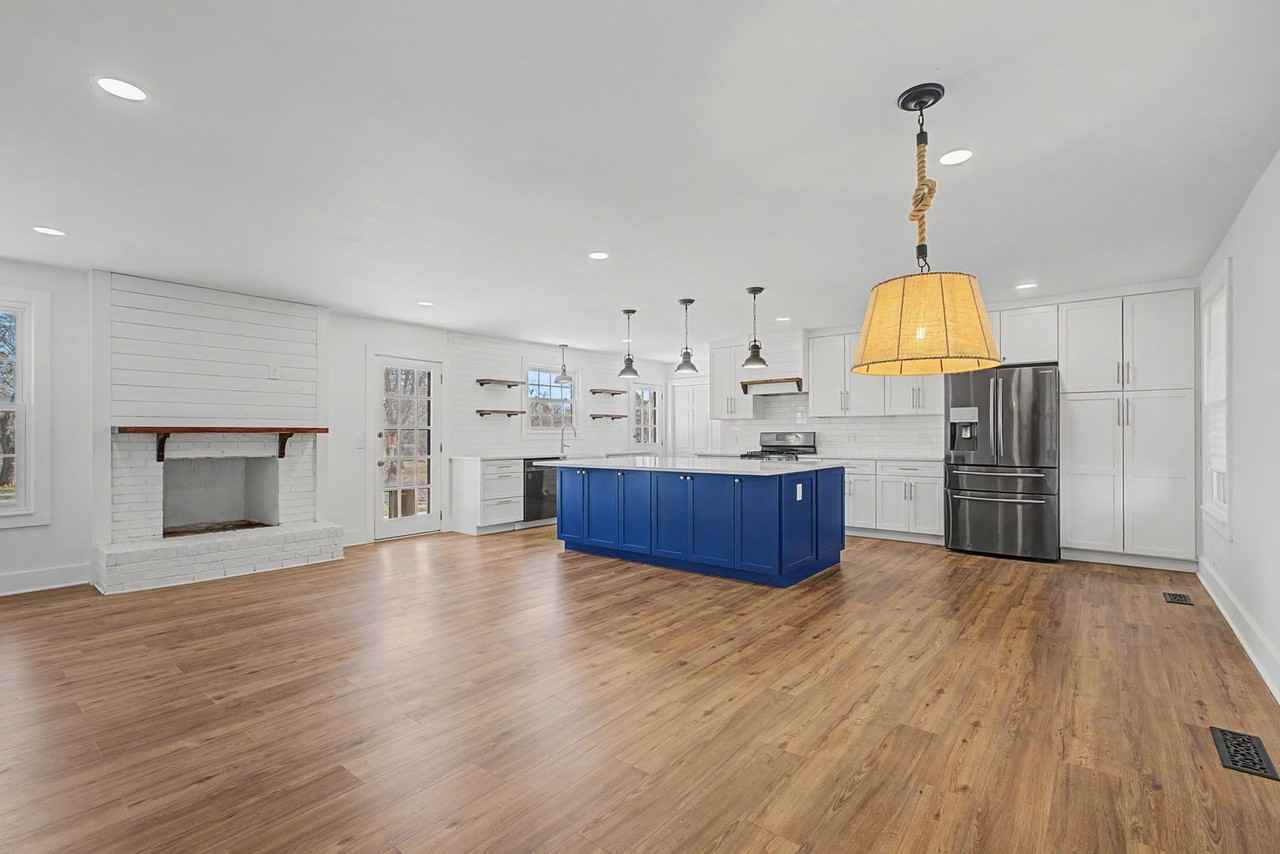 2707 Cages Bend Rd - Photo 7 of 34