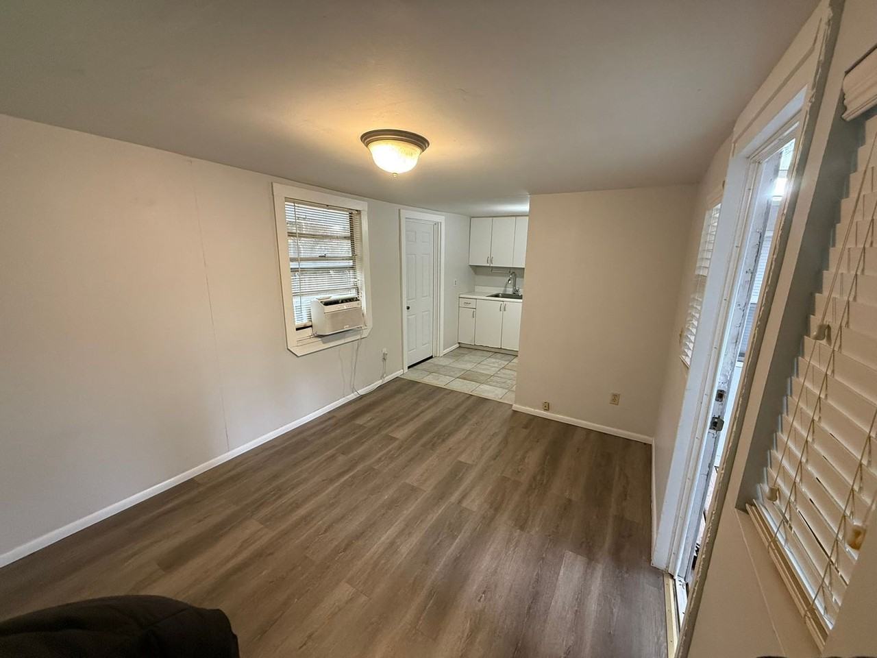 1233 Virginia Dr - Photo 4 of 13