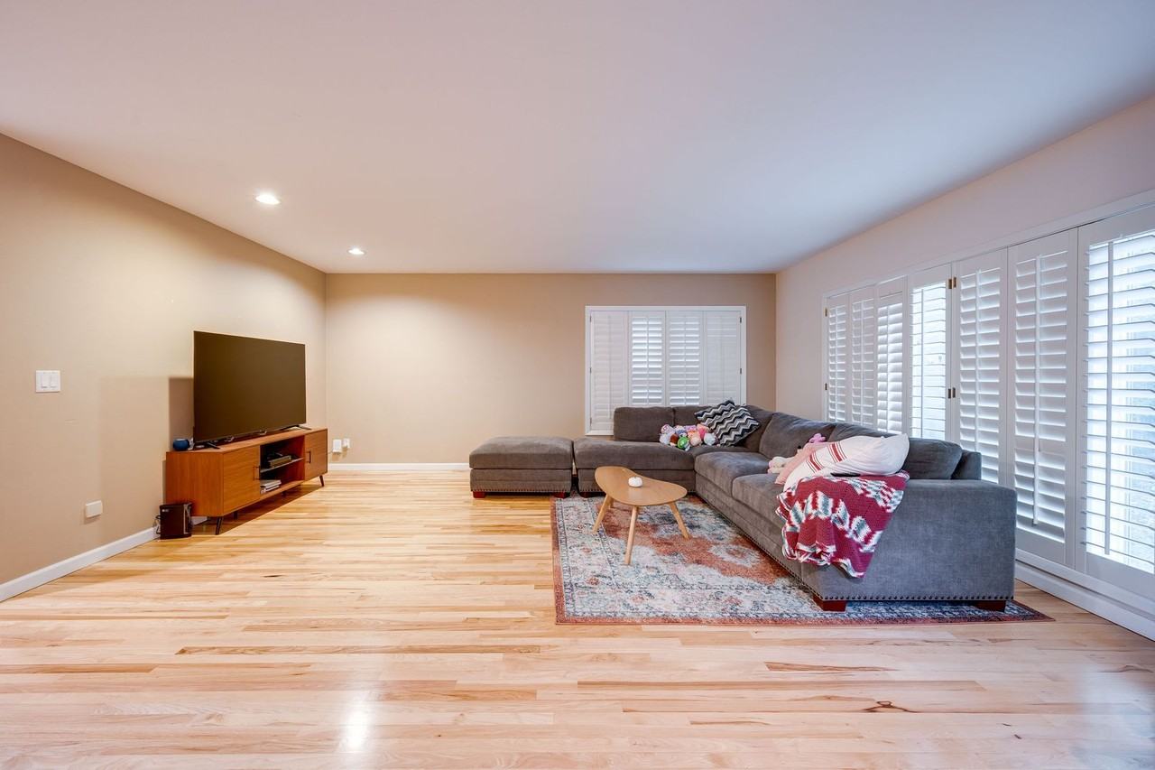 1255 Se Sunnymead Way - Photo 5 of 36