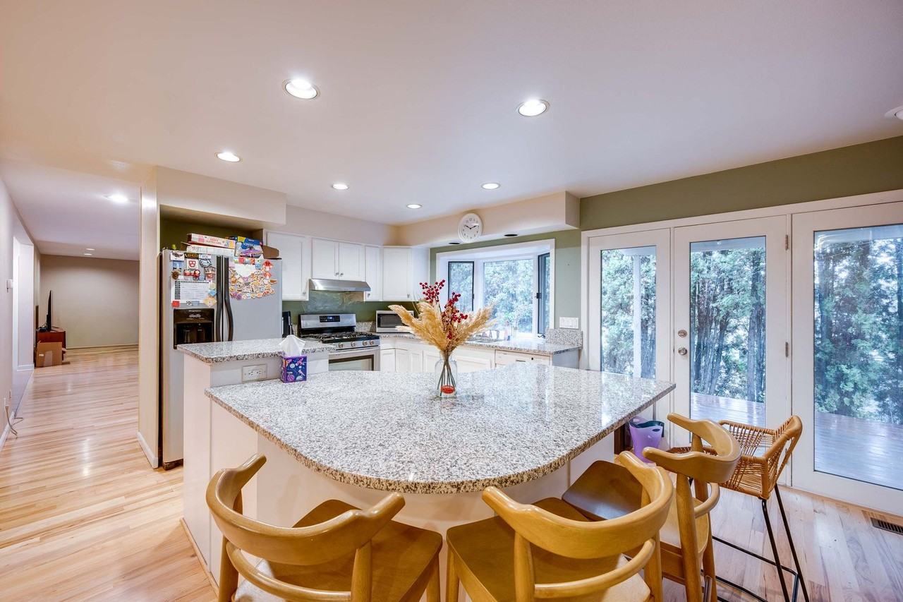 1255 Se Sunnymead Way - Photo 7 of 36