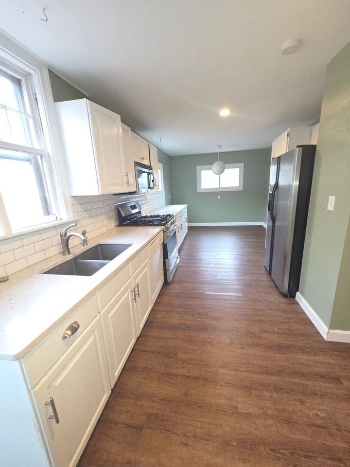 8735 White Ave - Photo 3 of 22