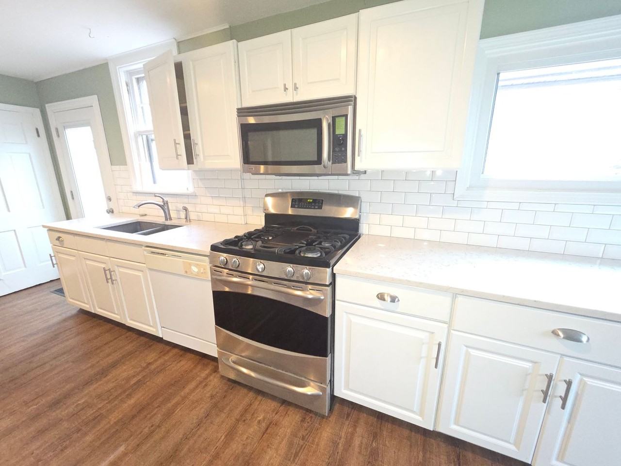 8735 White Ave - Photo 5 of 22