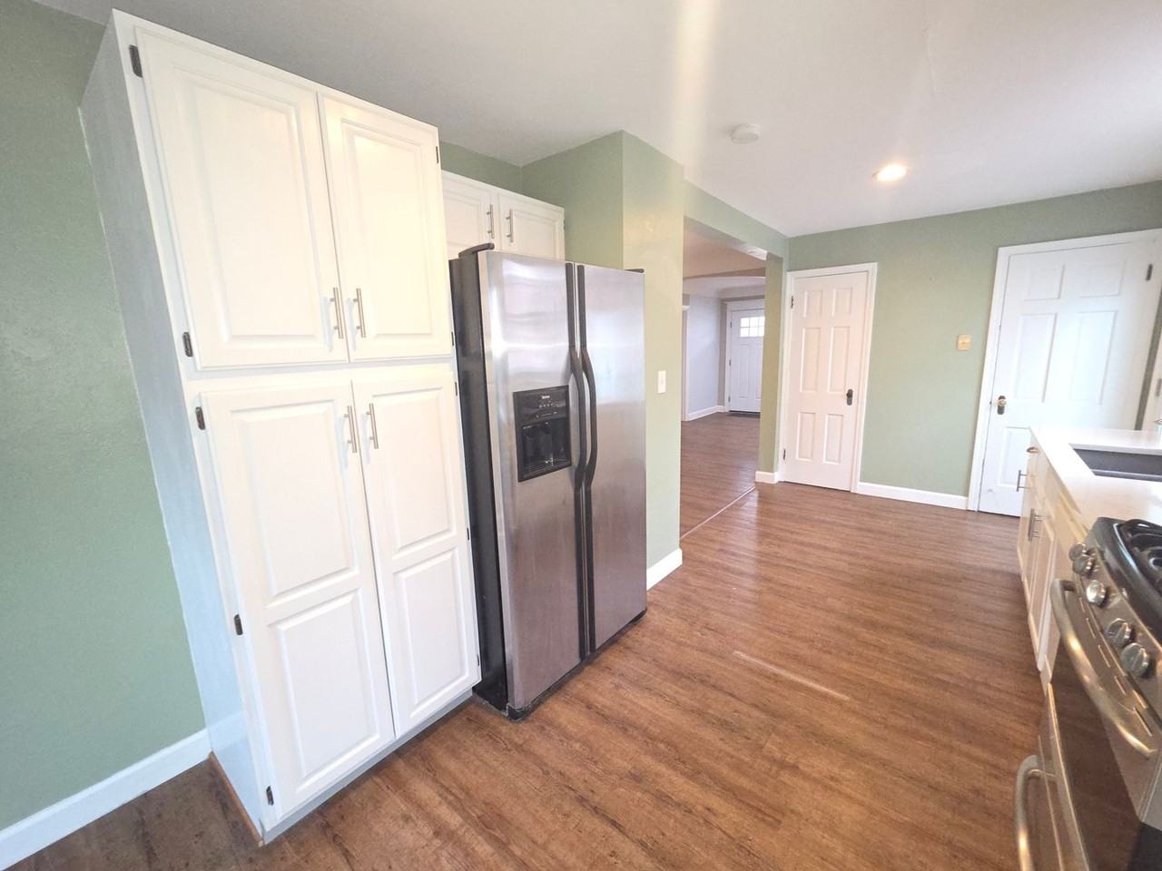 8735 White Ave - Photo 6 of 22