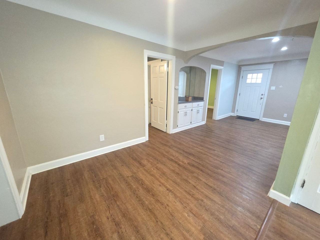 8735 White Ave - Photo 7 of 22