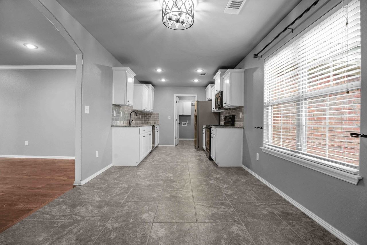 4703 Cory St - Photo 5 of 25