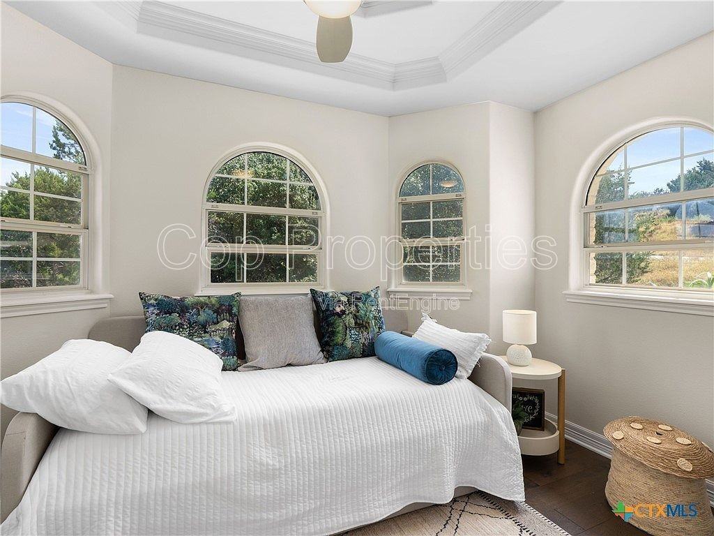 321 Village View Dr - Photo 6 of 48