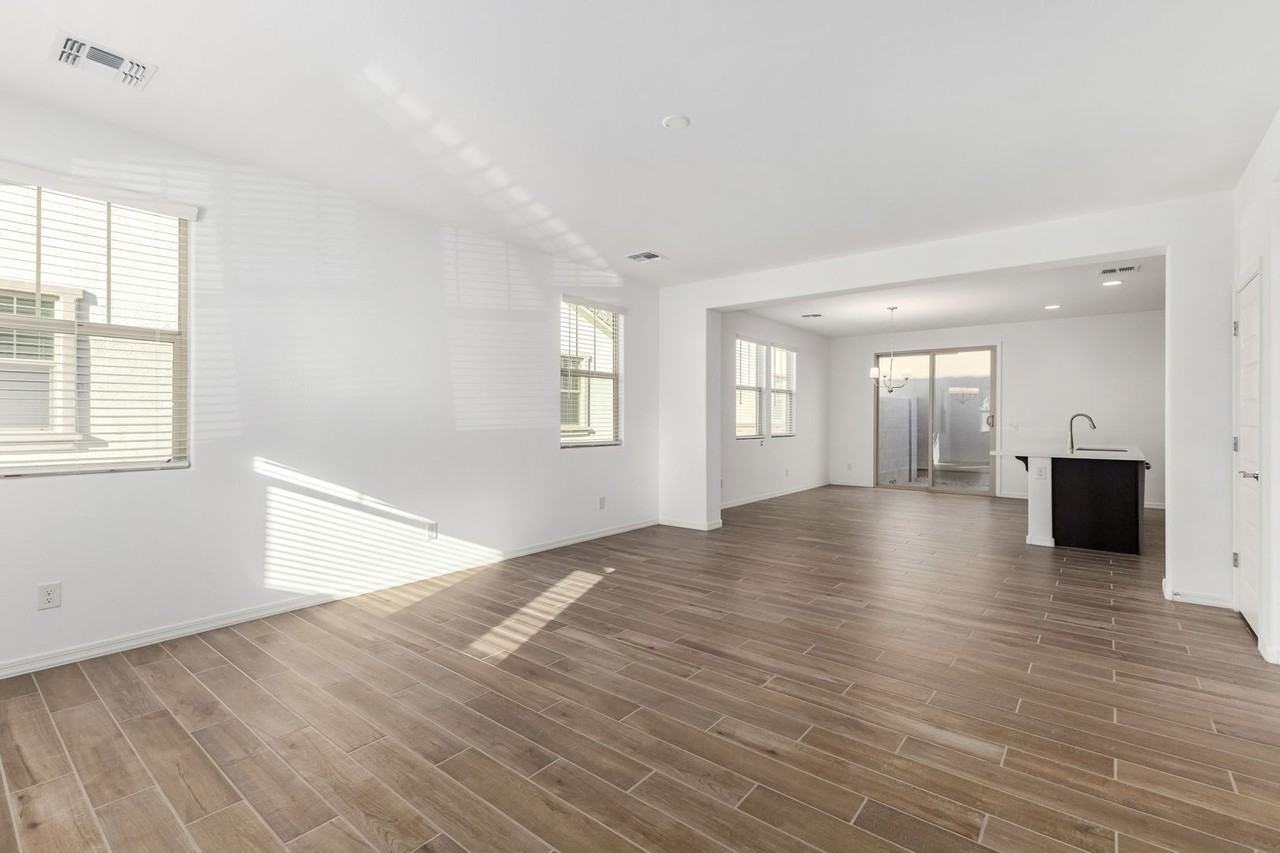 3731 N 99th Dr - Photo 4 of 22