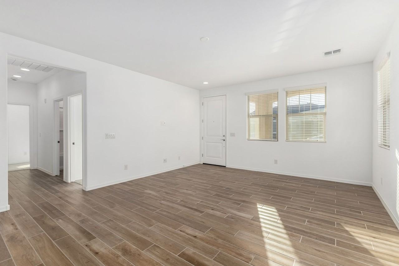 3731 N 99th Dr - Photo 5 of 22