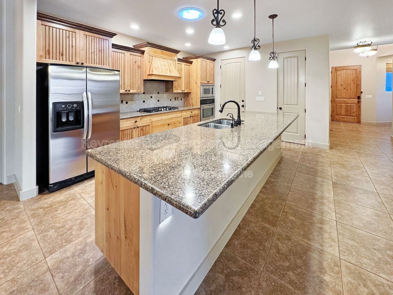 3349 N Justin Ave - Photo 6 of 29