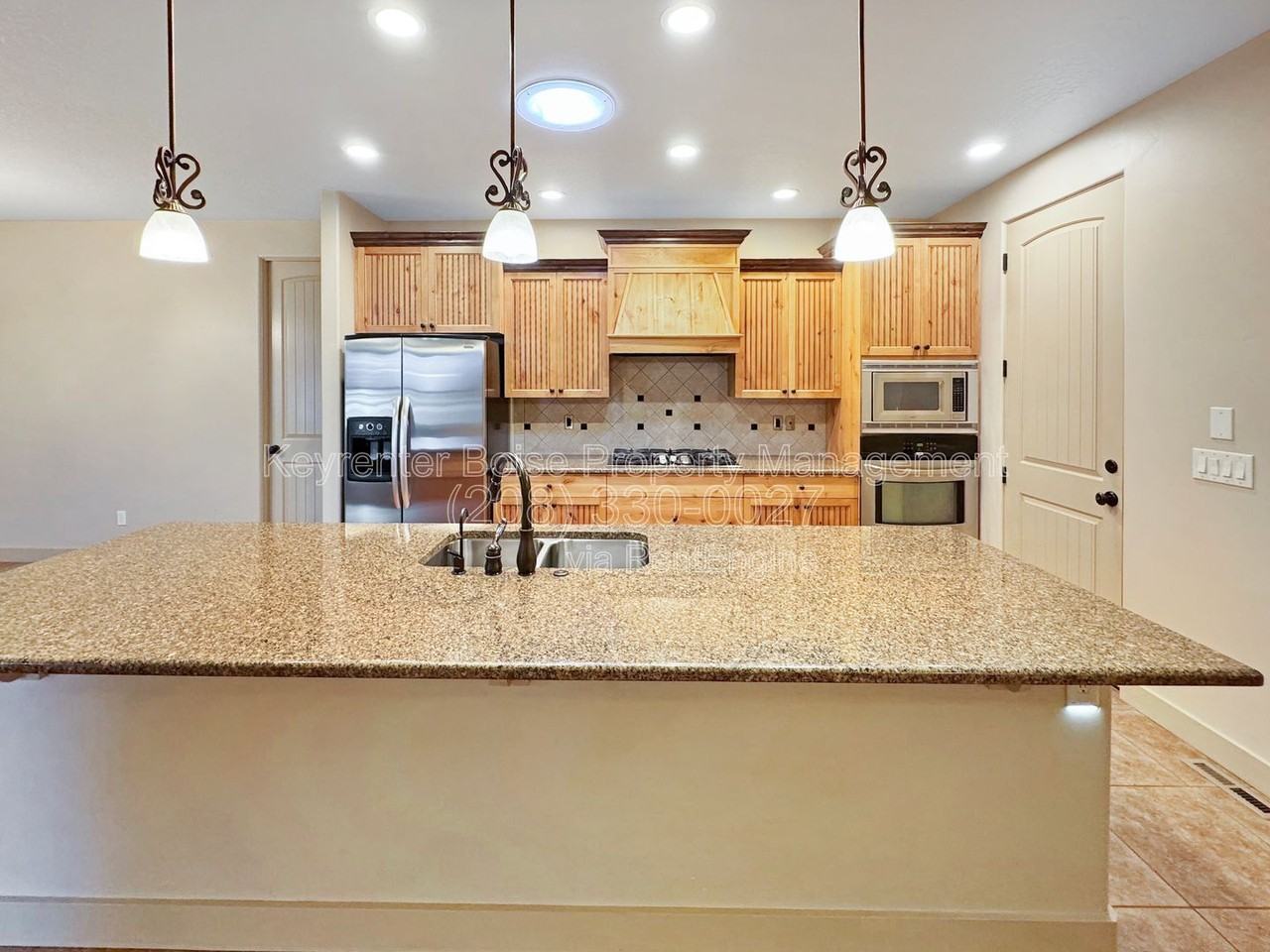 3349 N Justin Ave - Photo 7 of 29