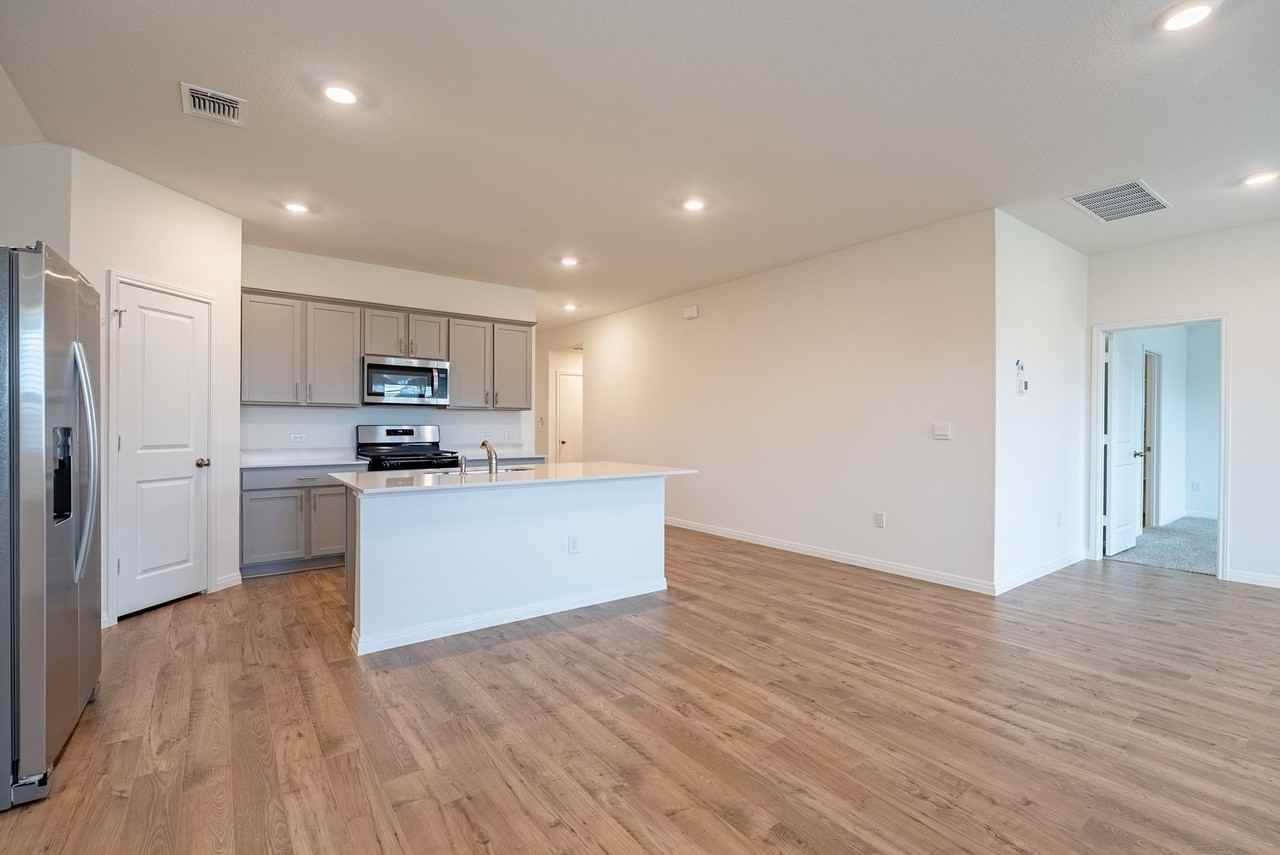 537 Osprey Dr - Photo 3 of 20