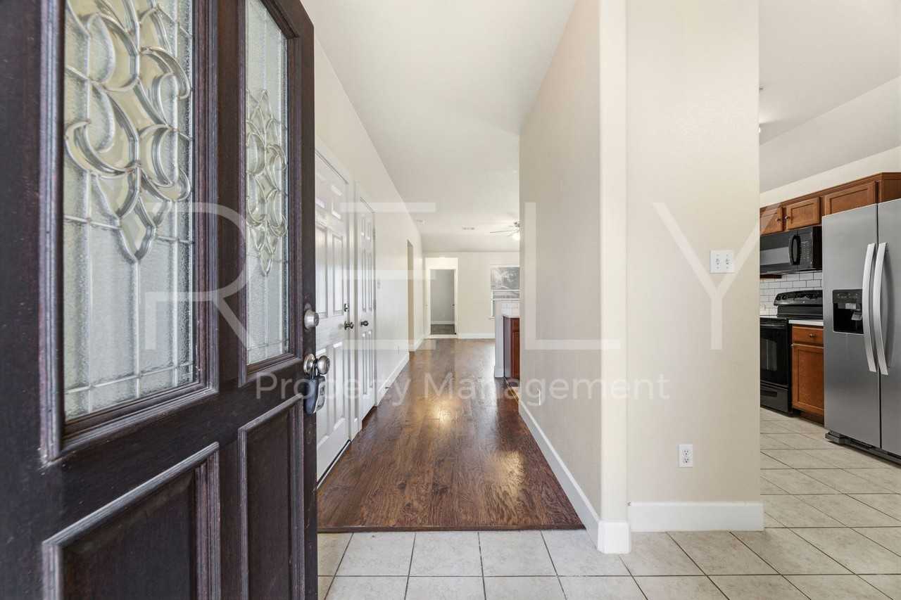 356 Housefinch Loop - Photo 3 of 35