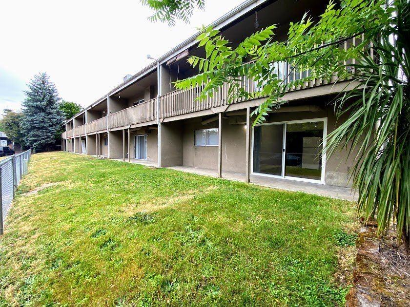 633 Se Flint St #7 - Photo 2 of 11