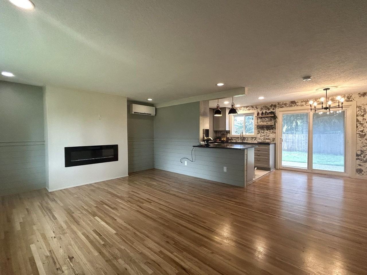 1011 Ne 82nd Ave - Photo 4 of 24