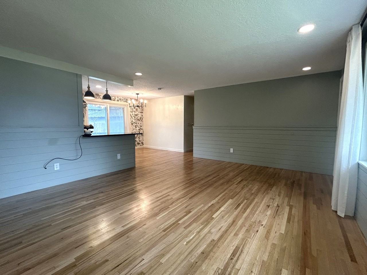 1011 Ne 82nd Ave - Photo 5 of 24