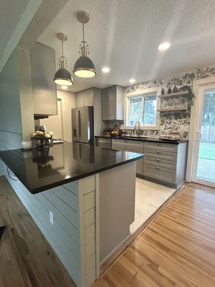 1011 Ne 82nd Ave - Photo 7 of 24