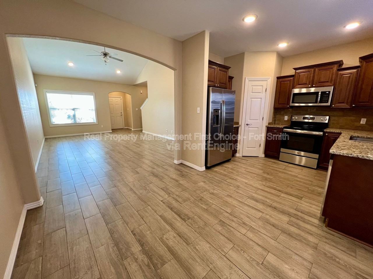 9901 Landry Dr - Photo 5 of 23