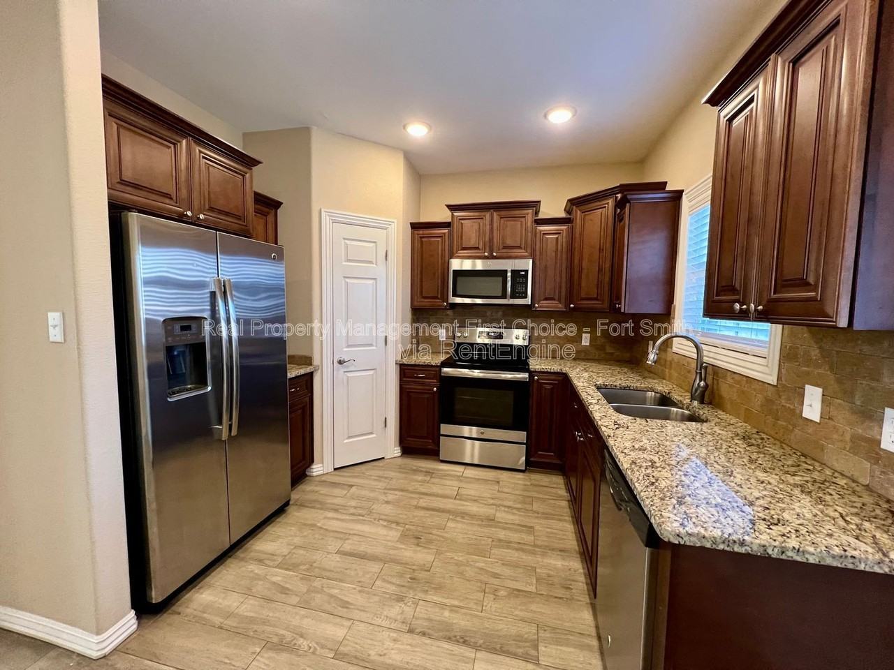 9901 Landry Dr - Photo 6 of 23