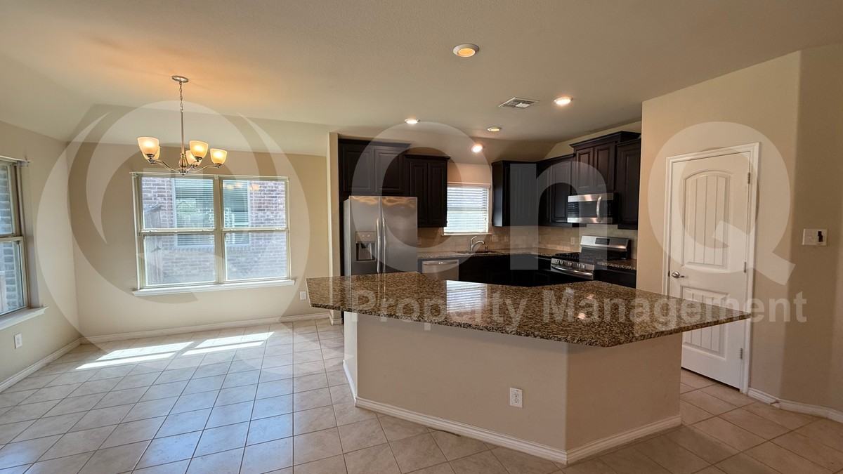 617 Brock Dr - Photo 4 of 12