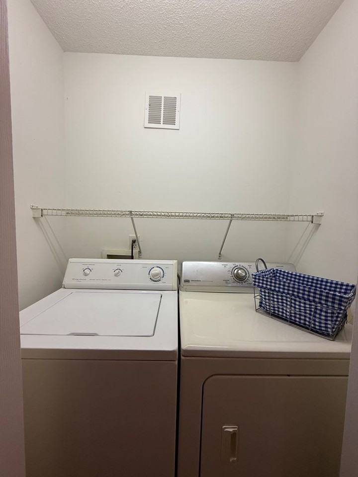 410 Brewster Ln - Photo 5 of 13