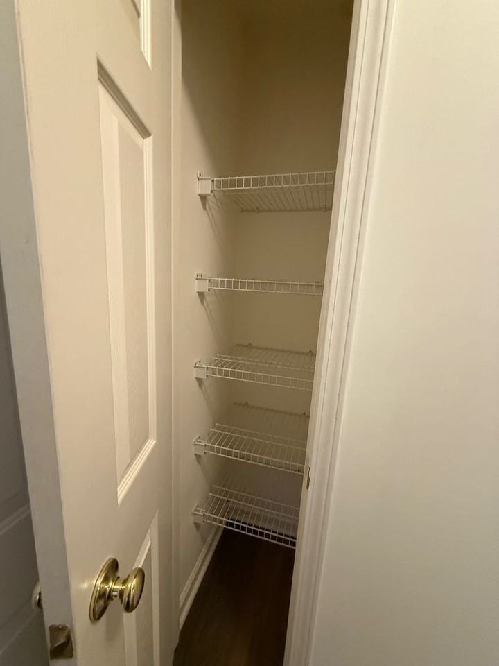 410 Brewster Ln - Photo 7 of 13