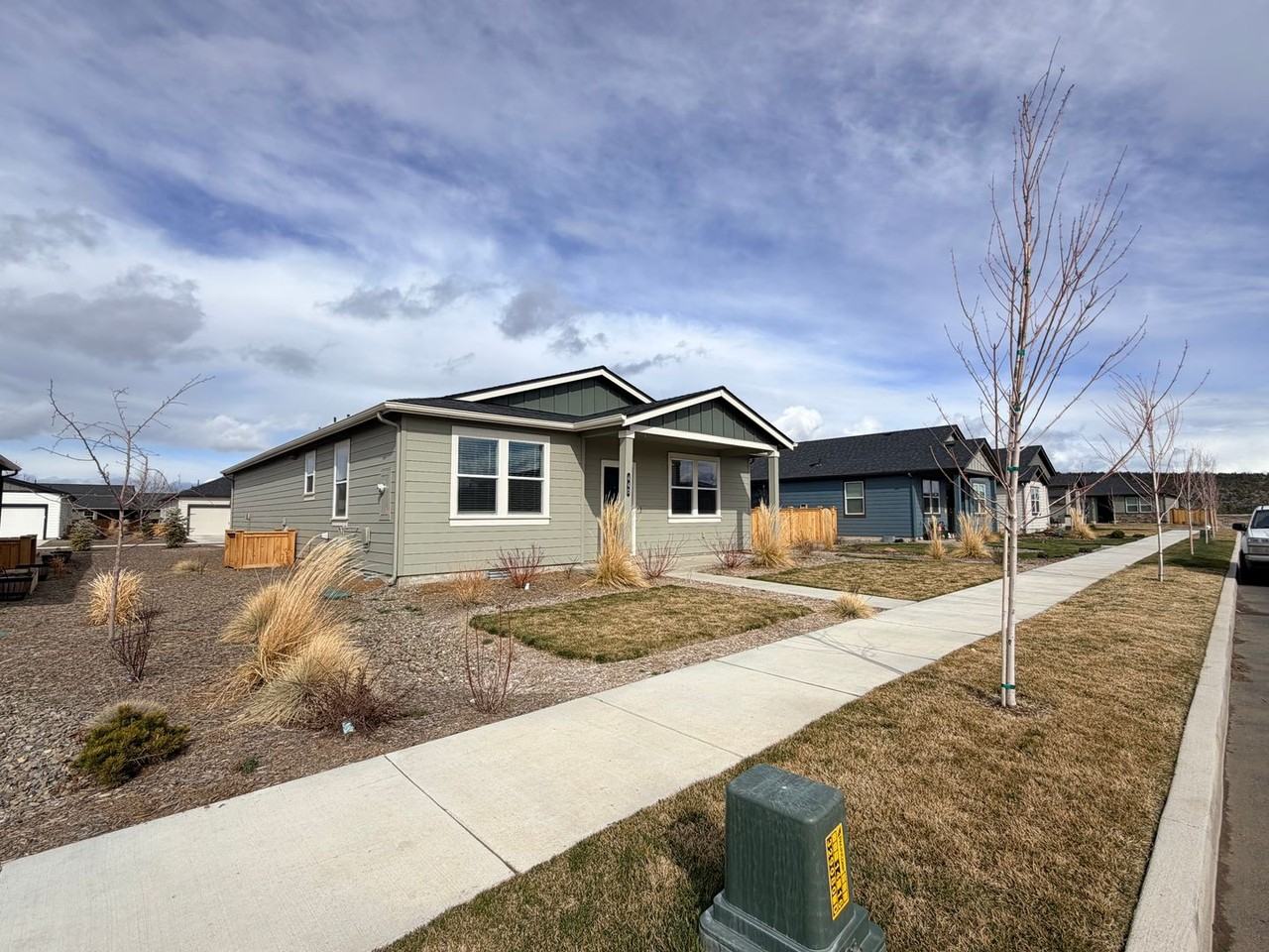 440 Ne Union Loop - Photo 2 of 37