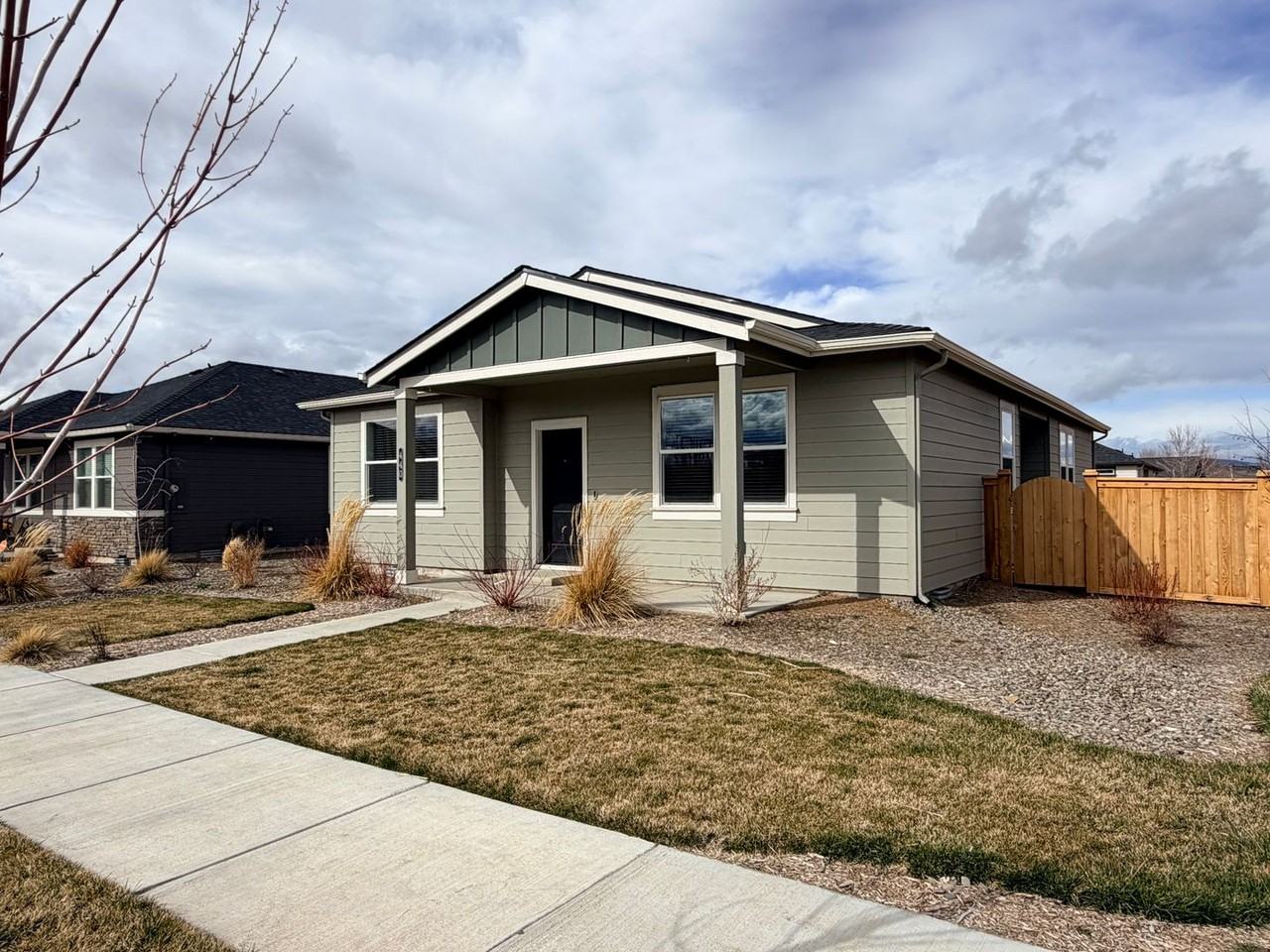 440 Ne Union Loop - Photo 3 of 37