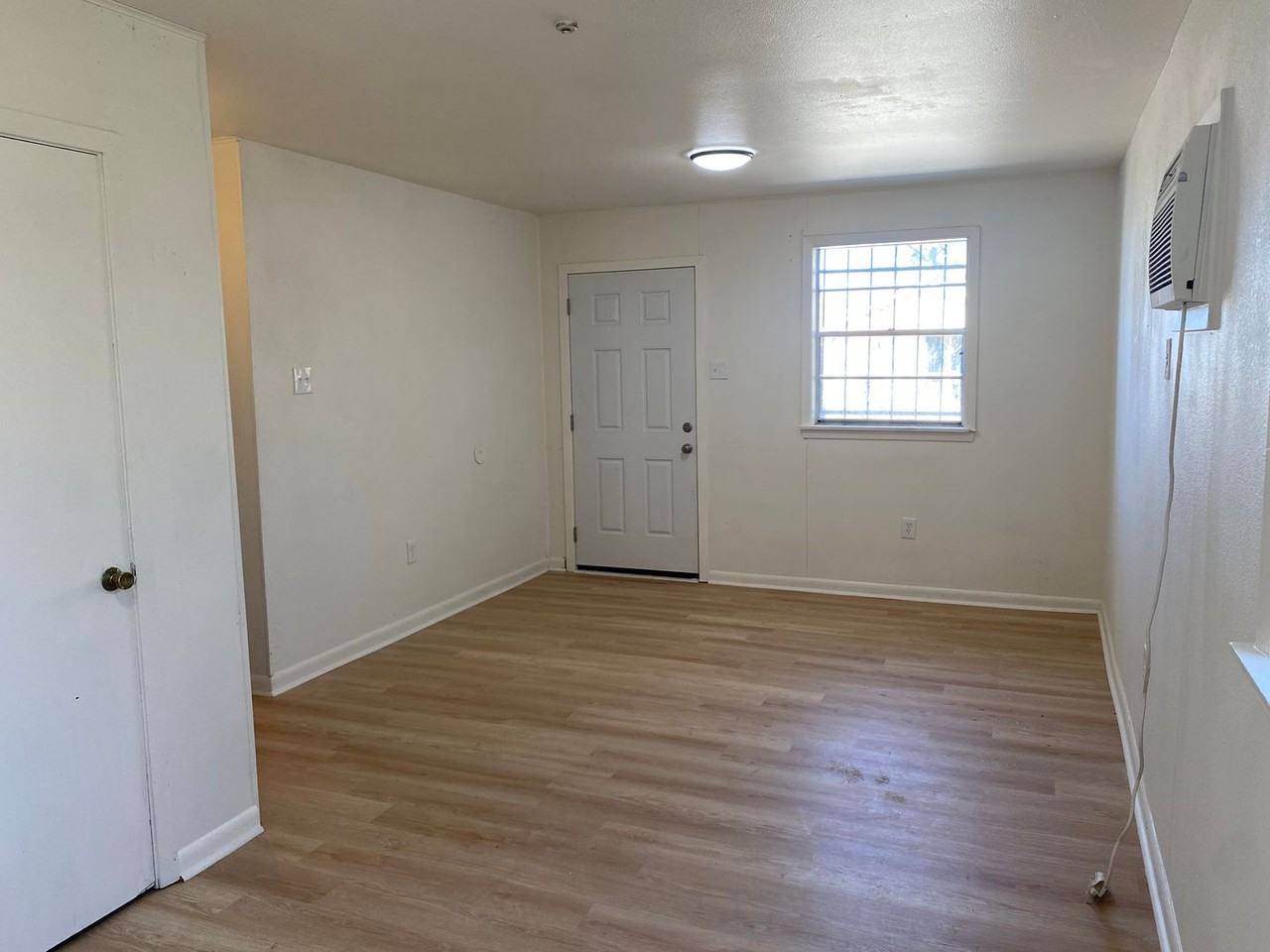 975 W Mckinley St - Photo 2 of 9