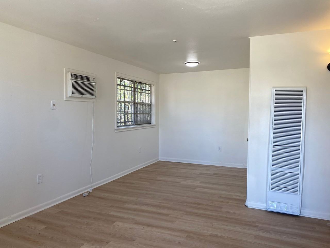 975 W Mckinley St - Photo 3 of 9