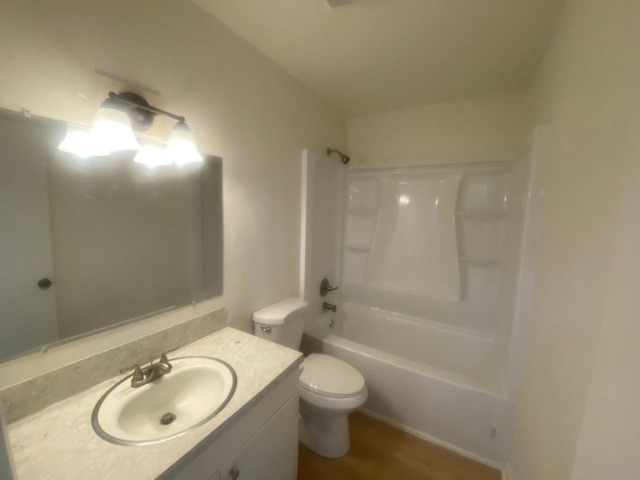 975 W Mckinley St - Photo 7 of 9