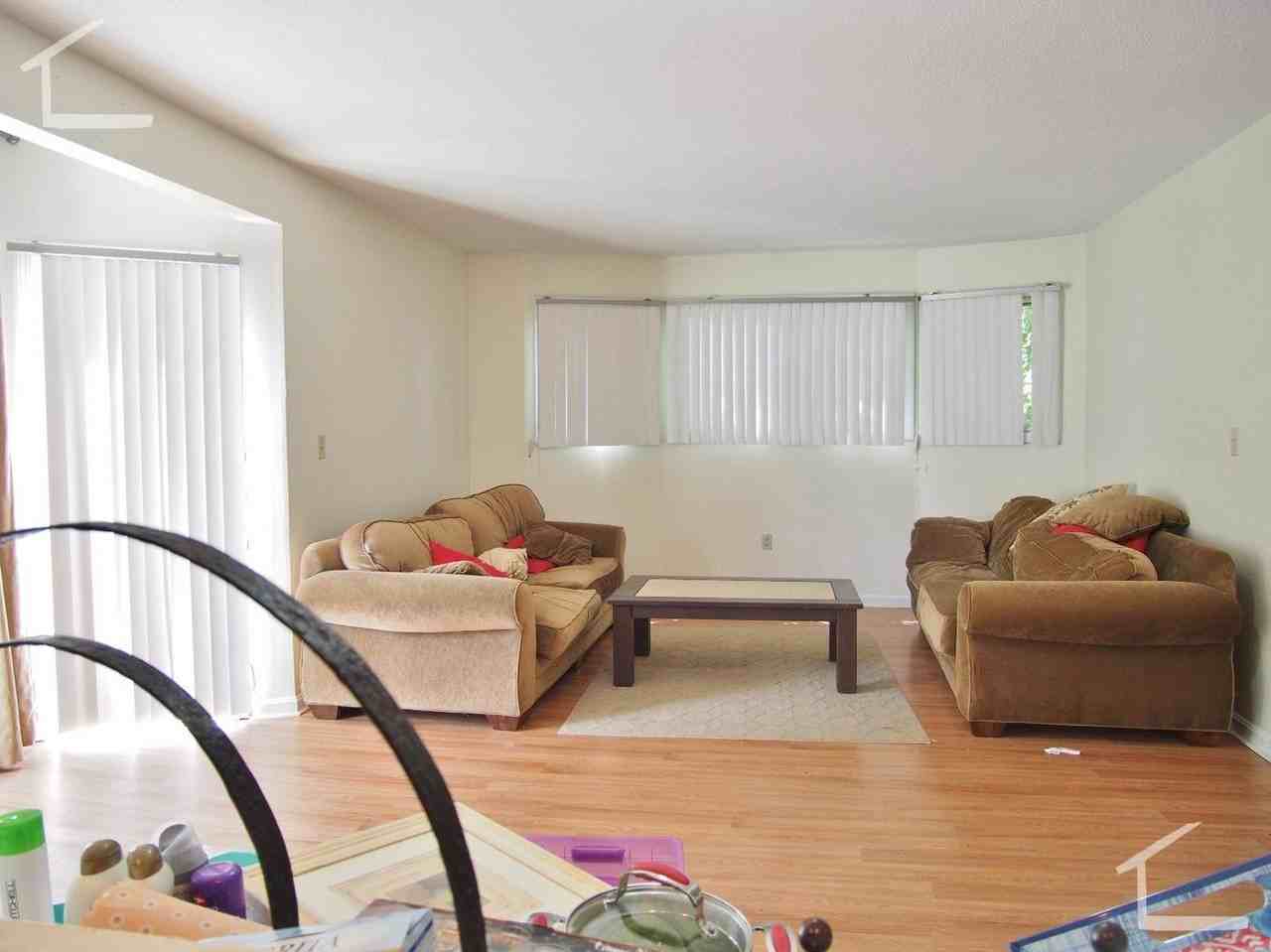37 Etna St - Photo 4 of 28