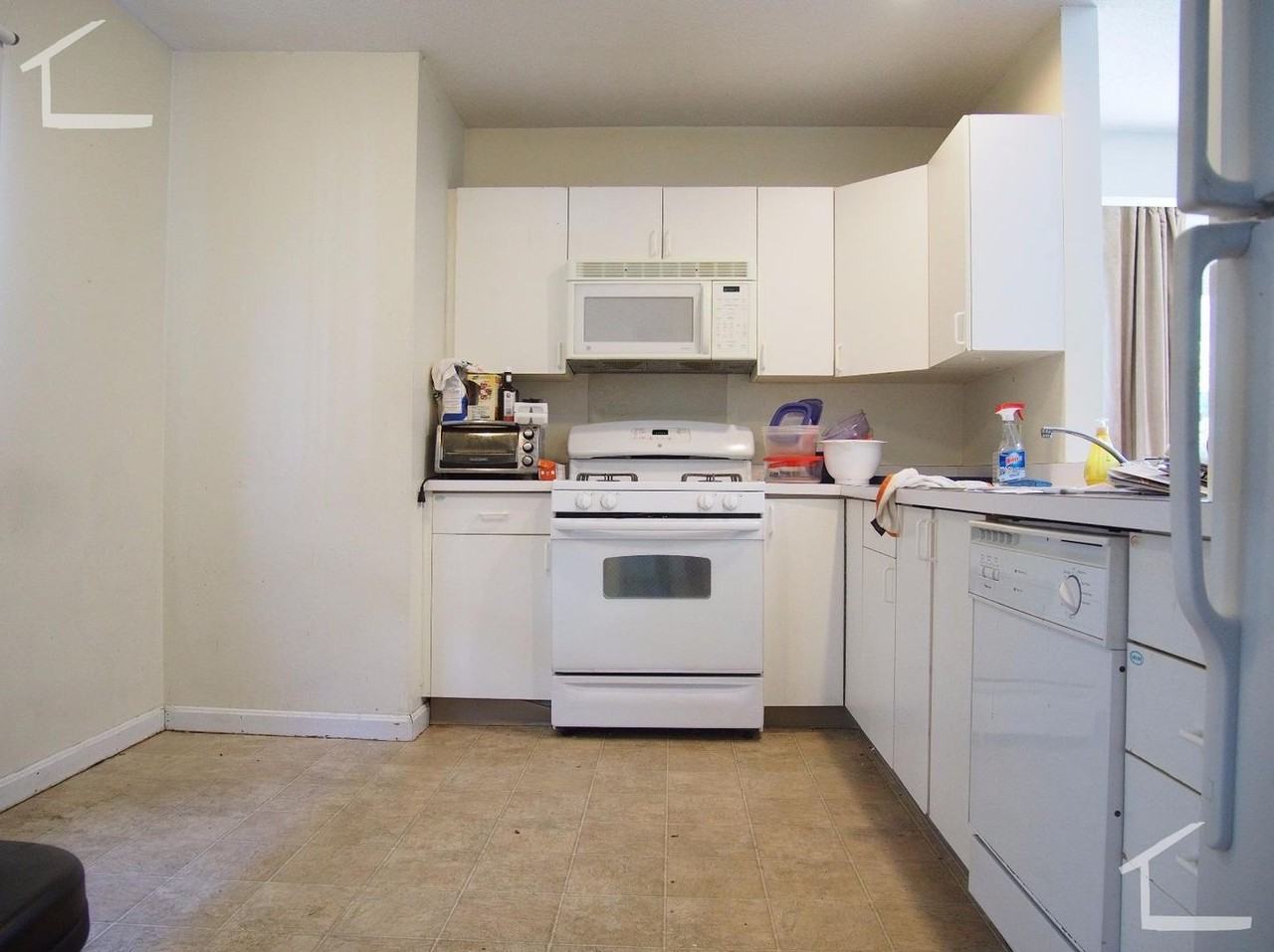 37 Etna St - Photo 5 of 28