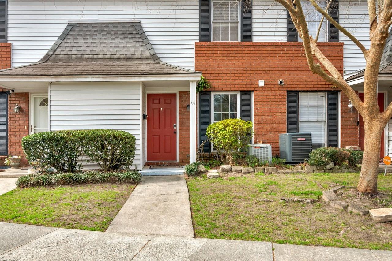 44 Knollwood Cir - Photo 2 of 18