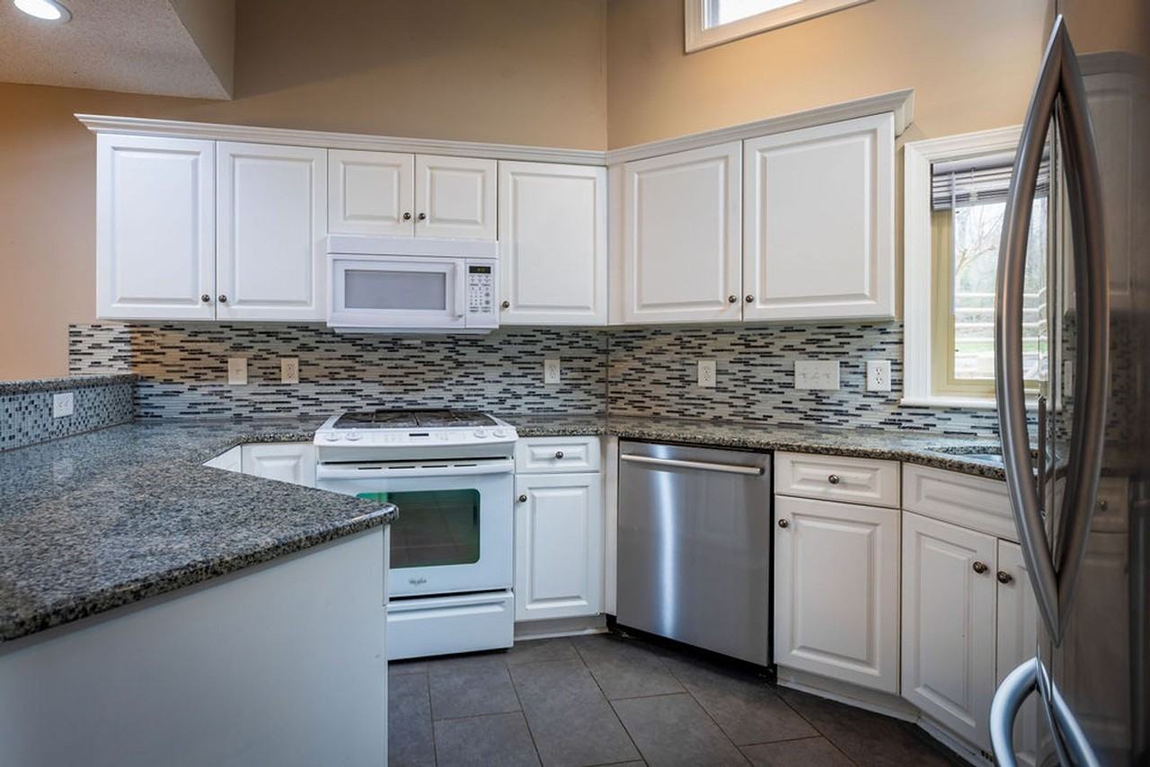 14623 Waterside Dr - Photo 3 of 46