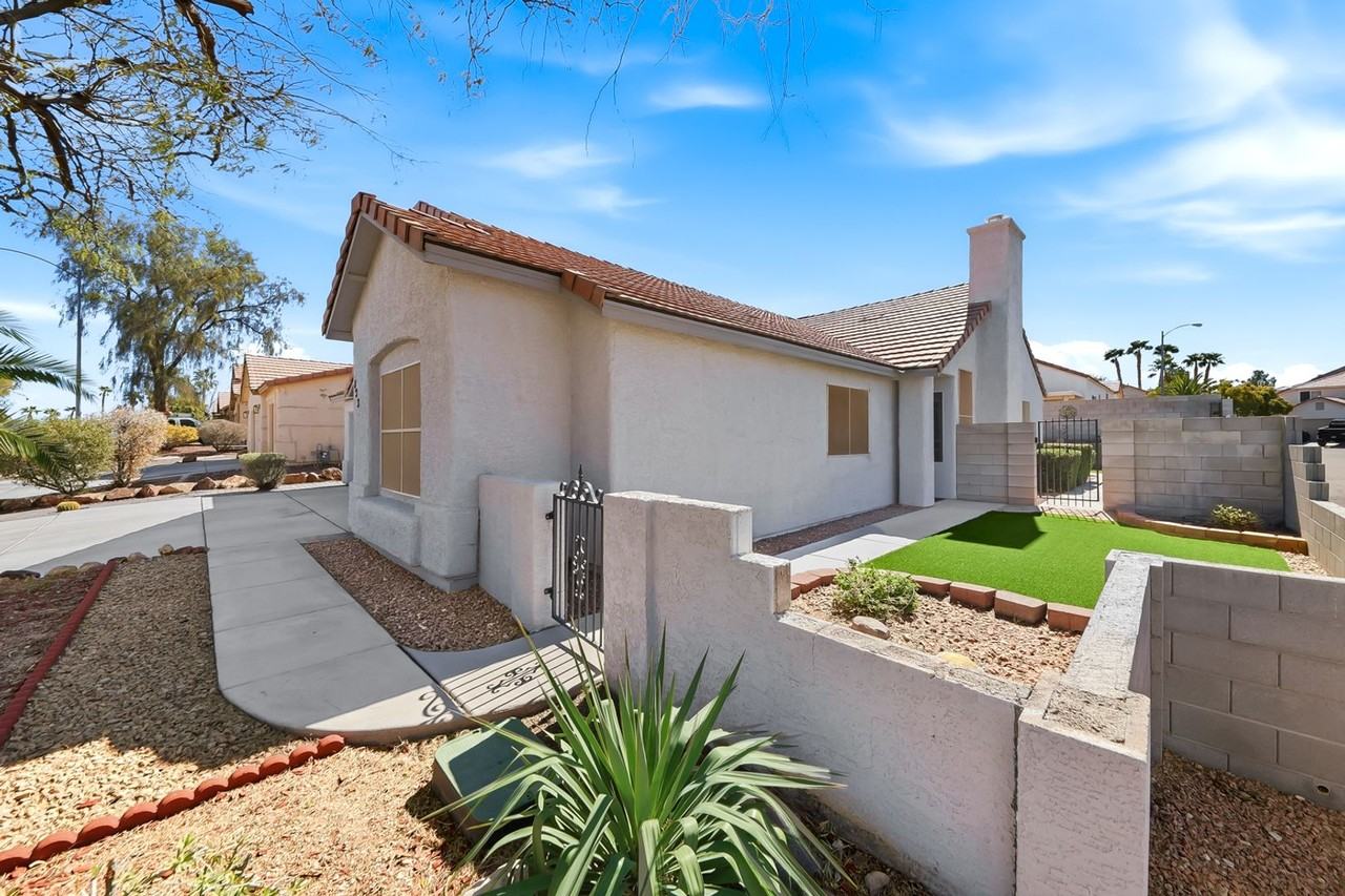 833 Glitter Glen Ct - Photo 3 of 40