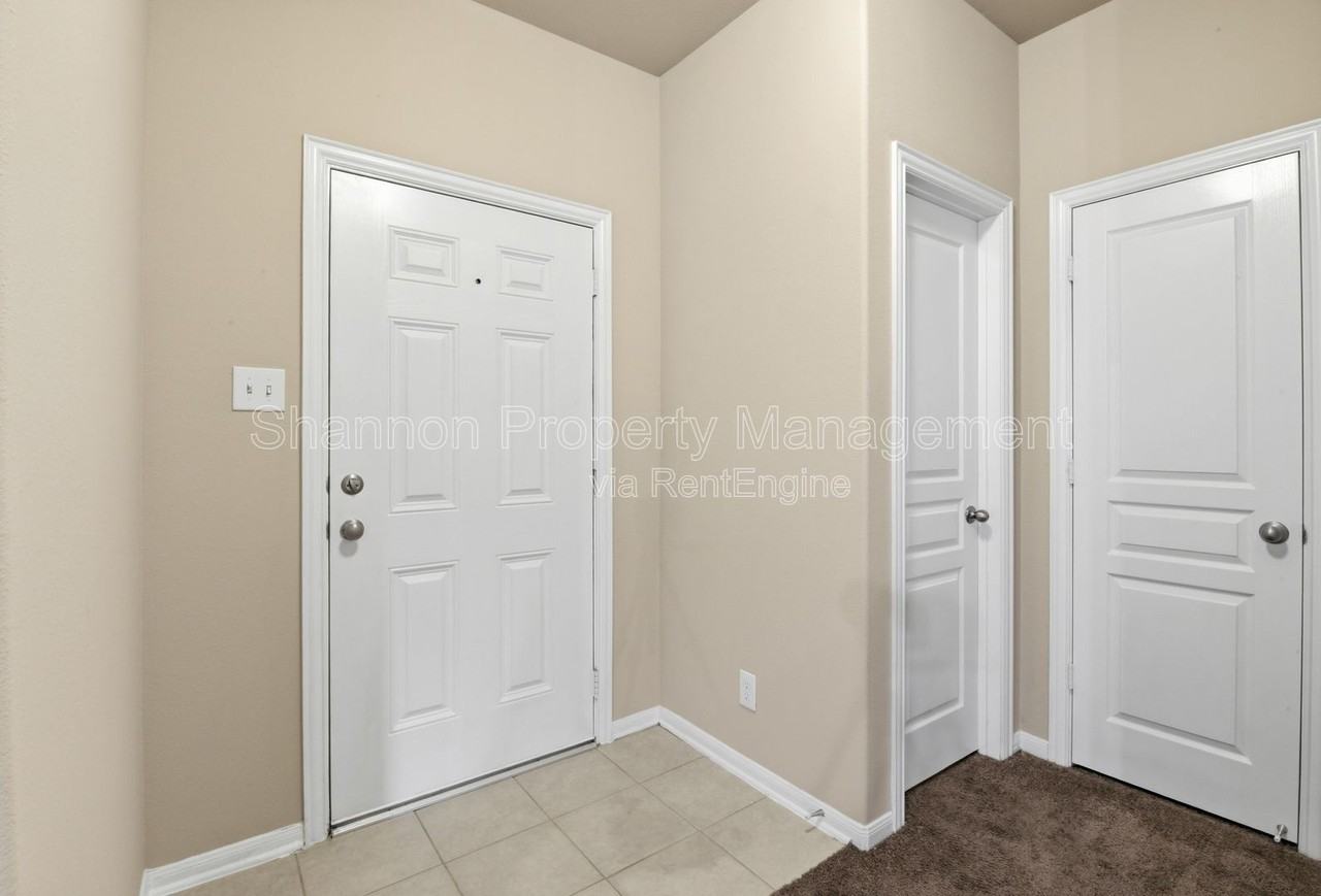 7530 Foxwaithe Ln - Photo 7 of 45