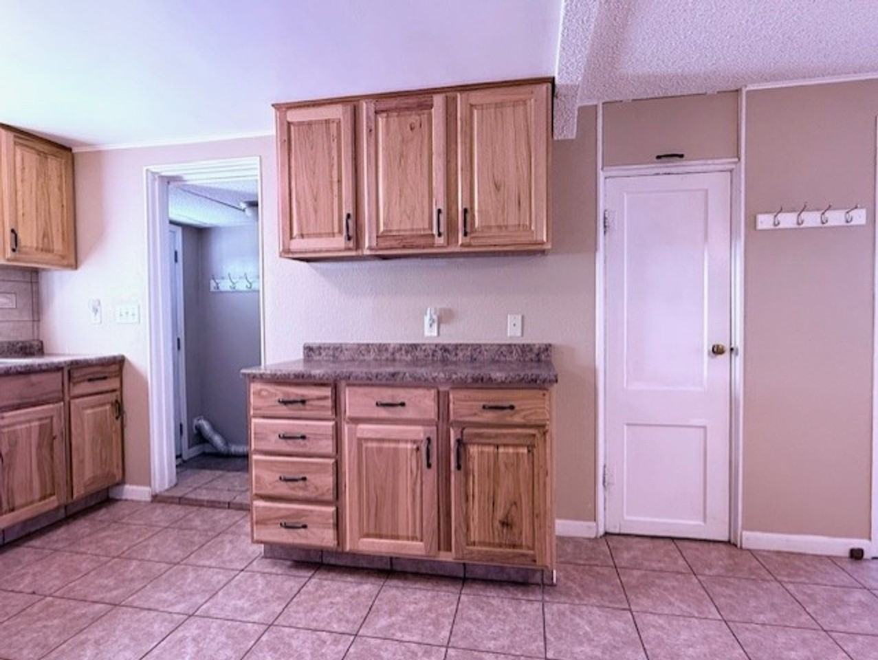 3611 Dillon Ave - Photo 6 of 35