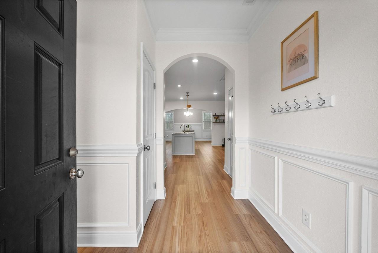 1004 Black Oak Cir - Photo 4 of 39