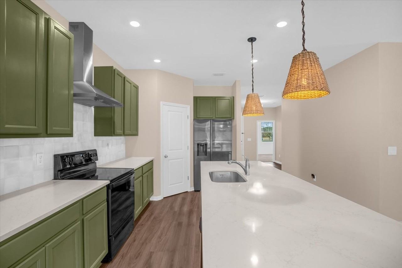 591 Steerview St - Photo 5 of 25