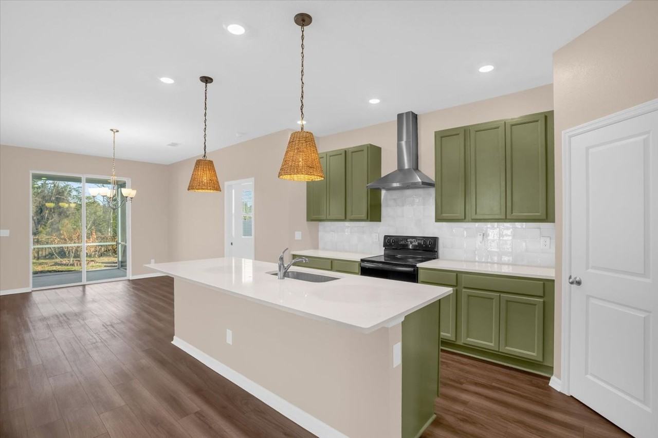 591 Steerview St - Photo 6 of 25