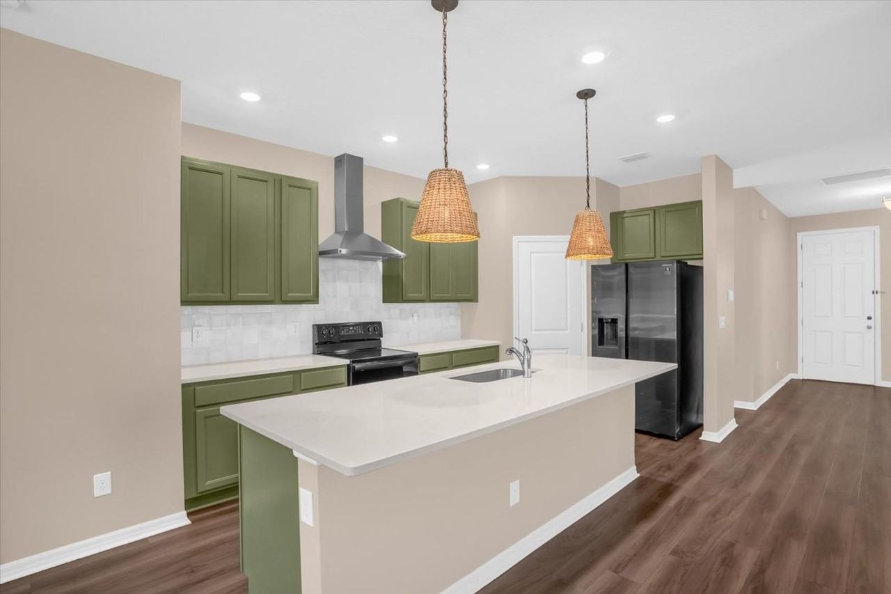 591 Steerview St - Photo 7 of 25