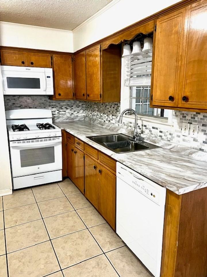 4306 Via Alta Dr - Photo 4 of 18