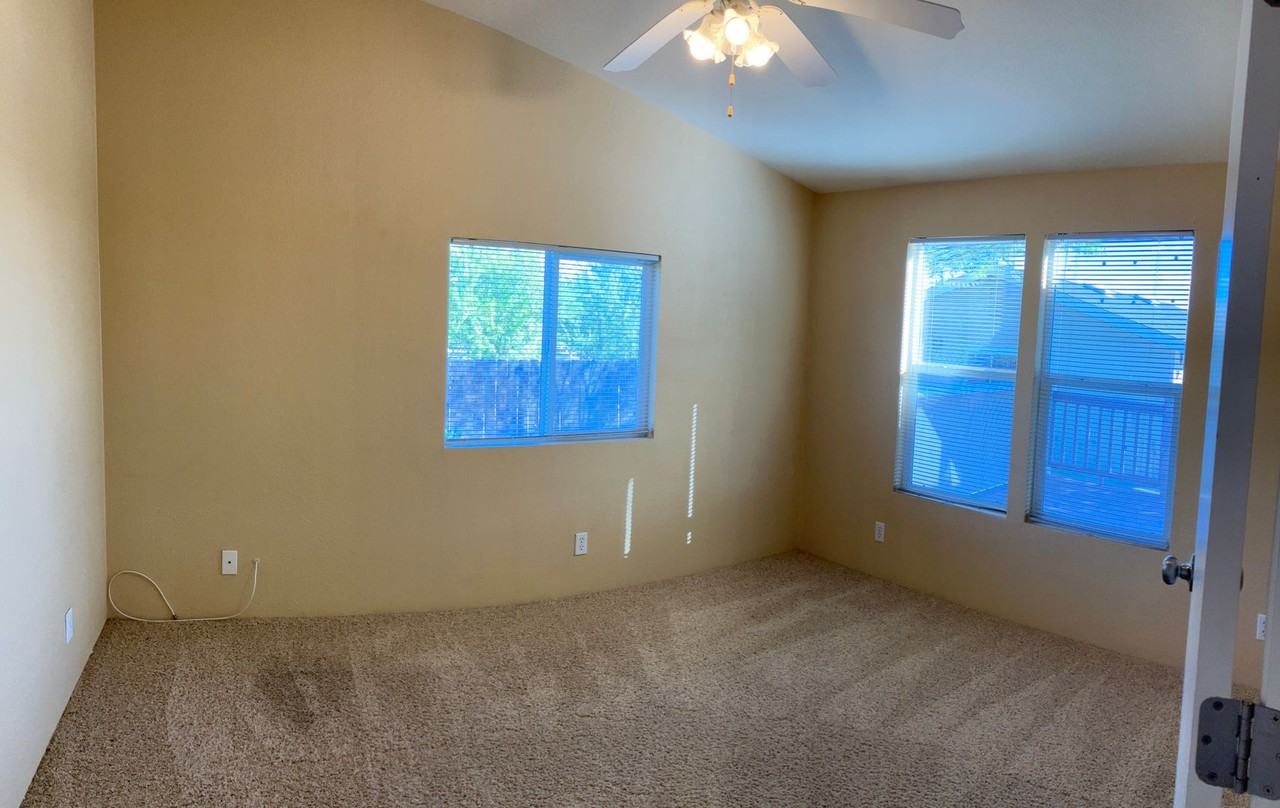 33049 S Bird Rd - Photo 5 of 16