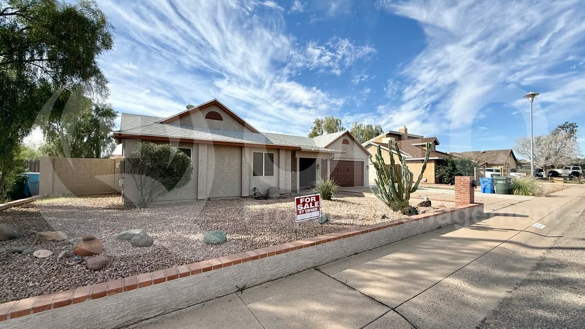 2121 W Potter Dr - Photo 2 of 21