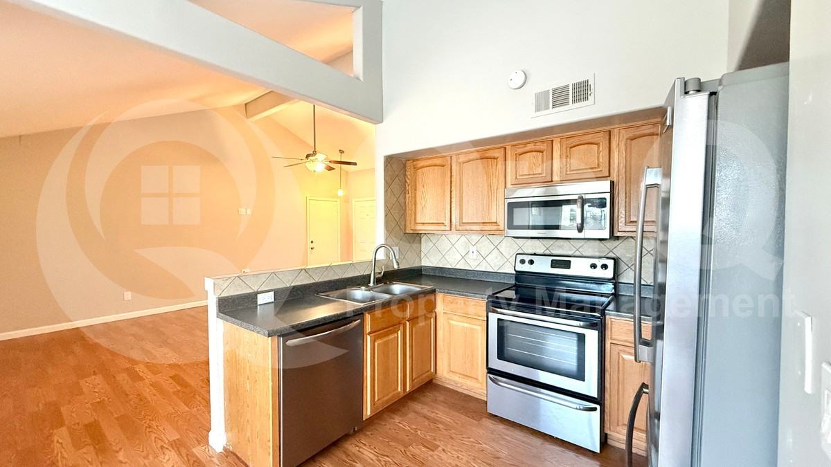 2121 W Potter Dr - Photo 3 of 21